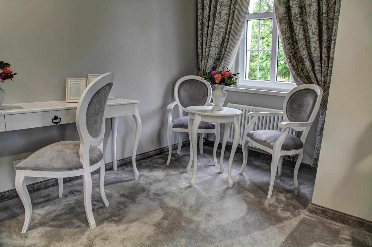 Palac W Badzowie Polkowice Buitenkant foto